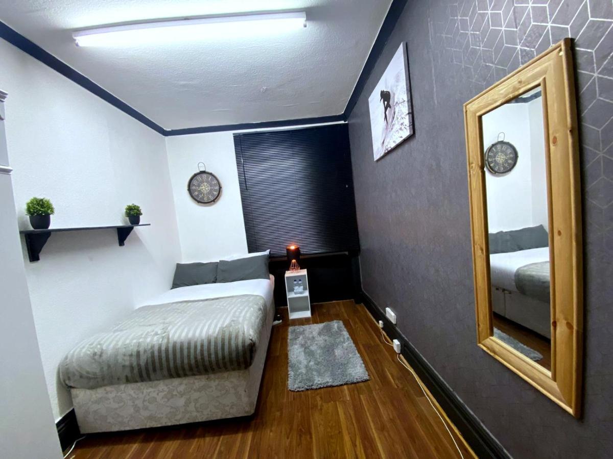 Hotel Townhouse 105 Huddersfield Esterno foto